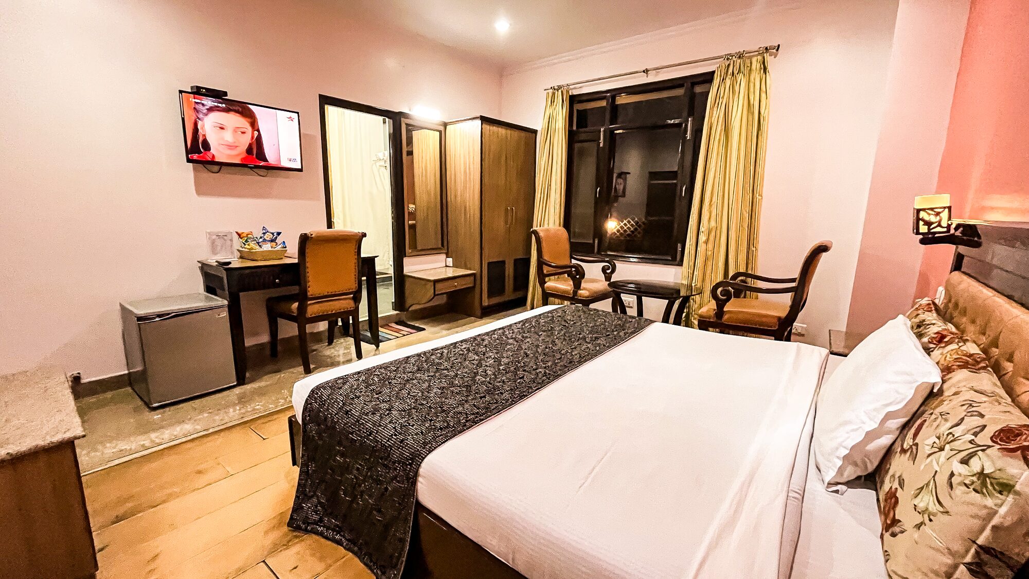 Deluxe Room - View 4