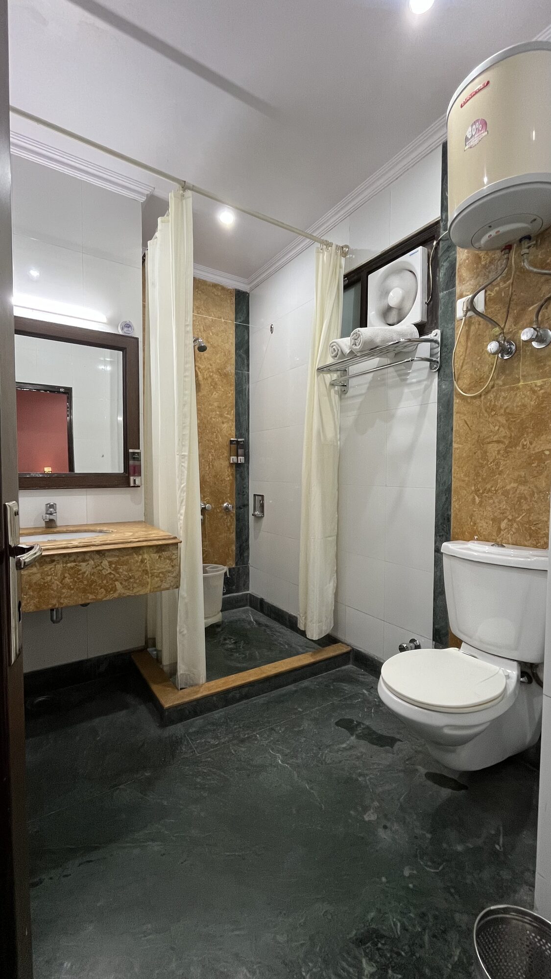 Deluxe Room - View 7